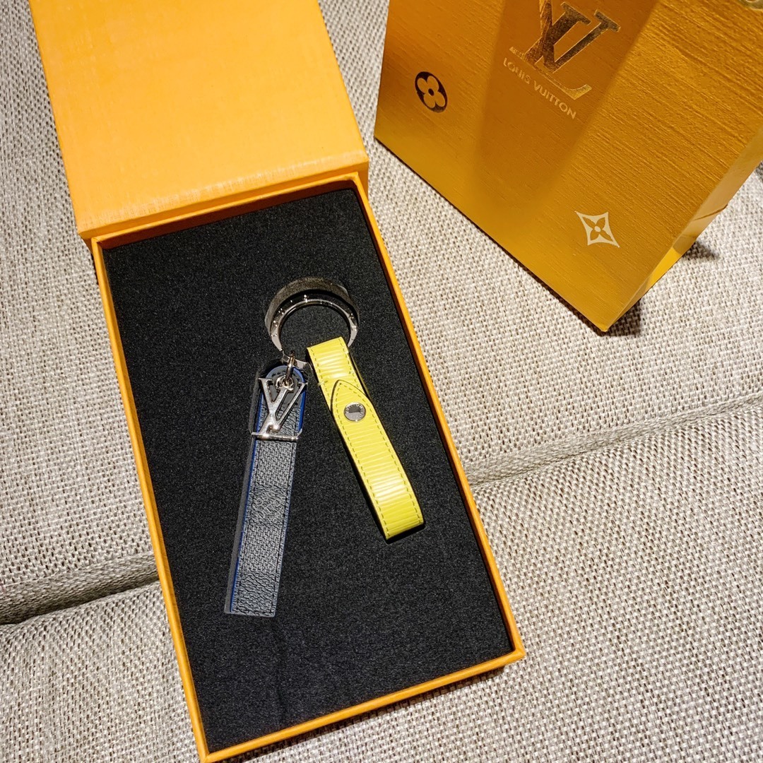 LV KEY HOLDER M68281