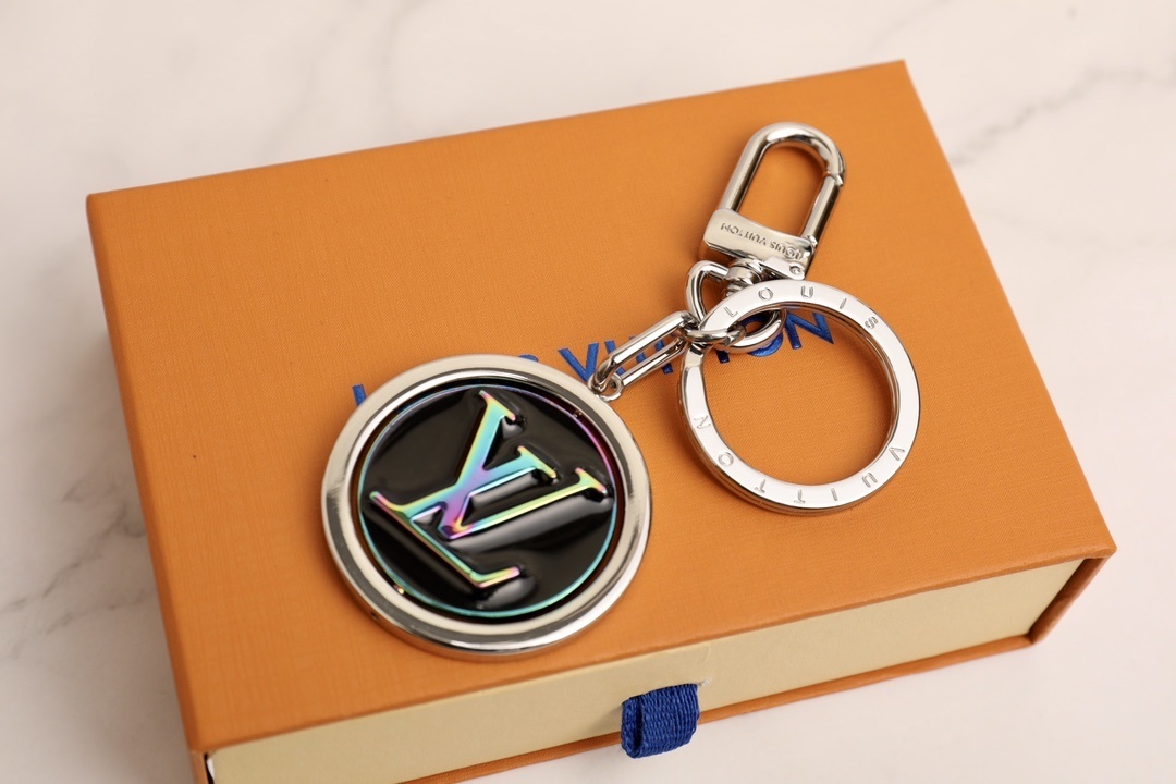 LV KEY HOLDER M69853