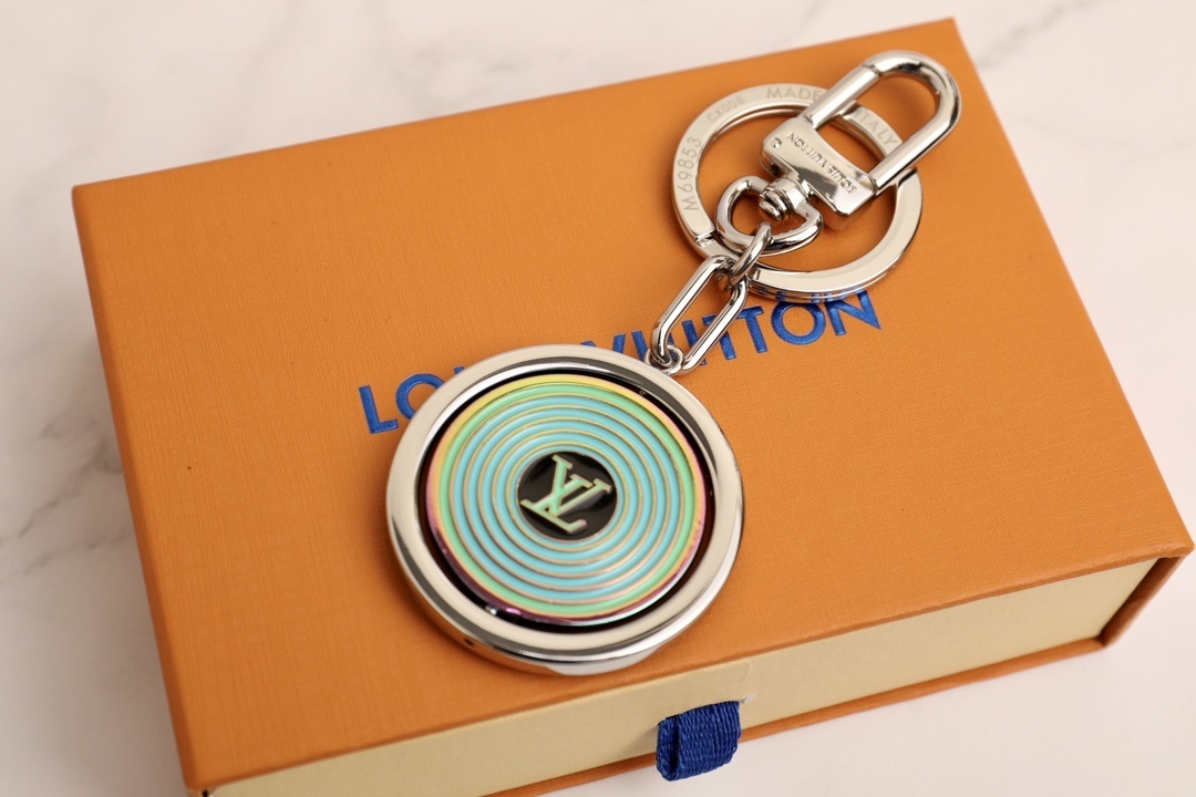 LV KEY HOLDER M69853