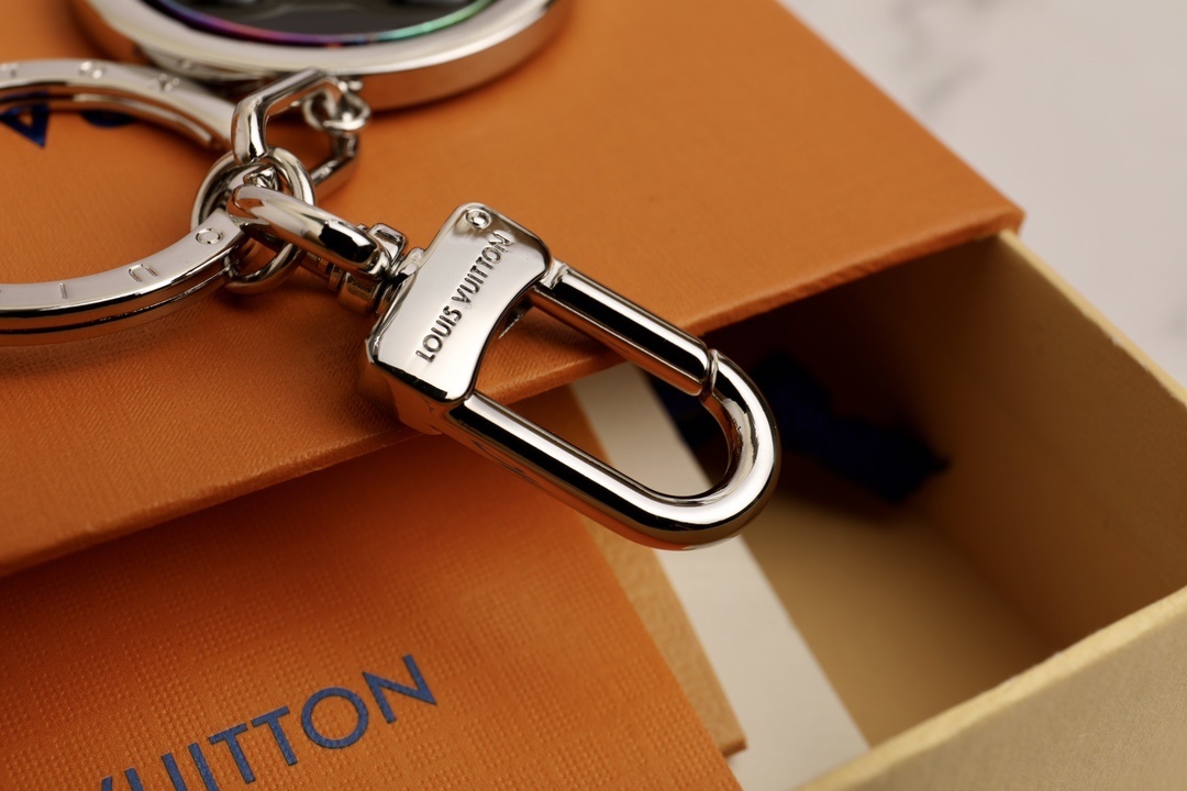 LV KEY HOLDER M69853