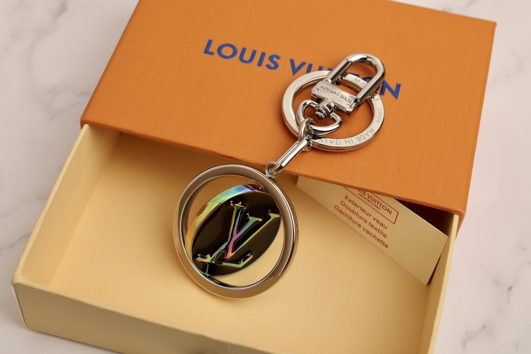 LV KEY HOLDER M69853