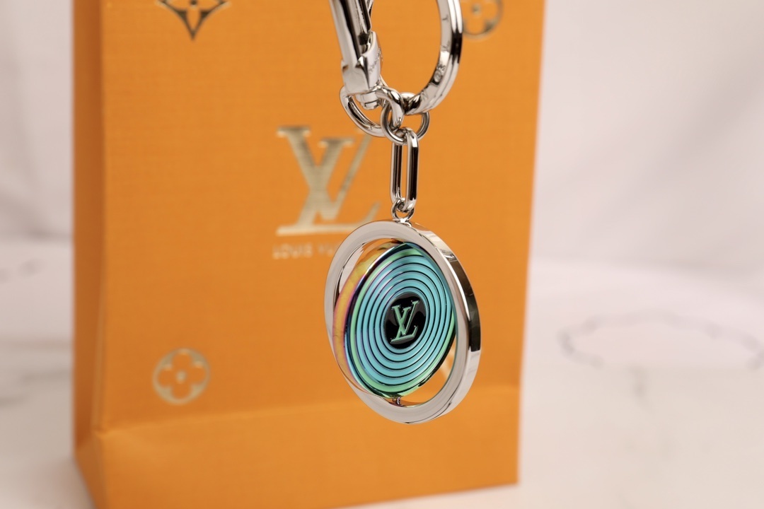 LV KEY HOLDER M69853