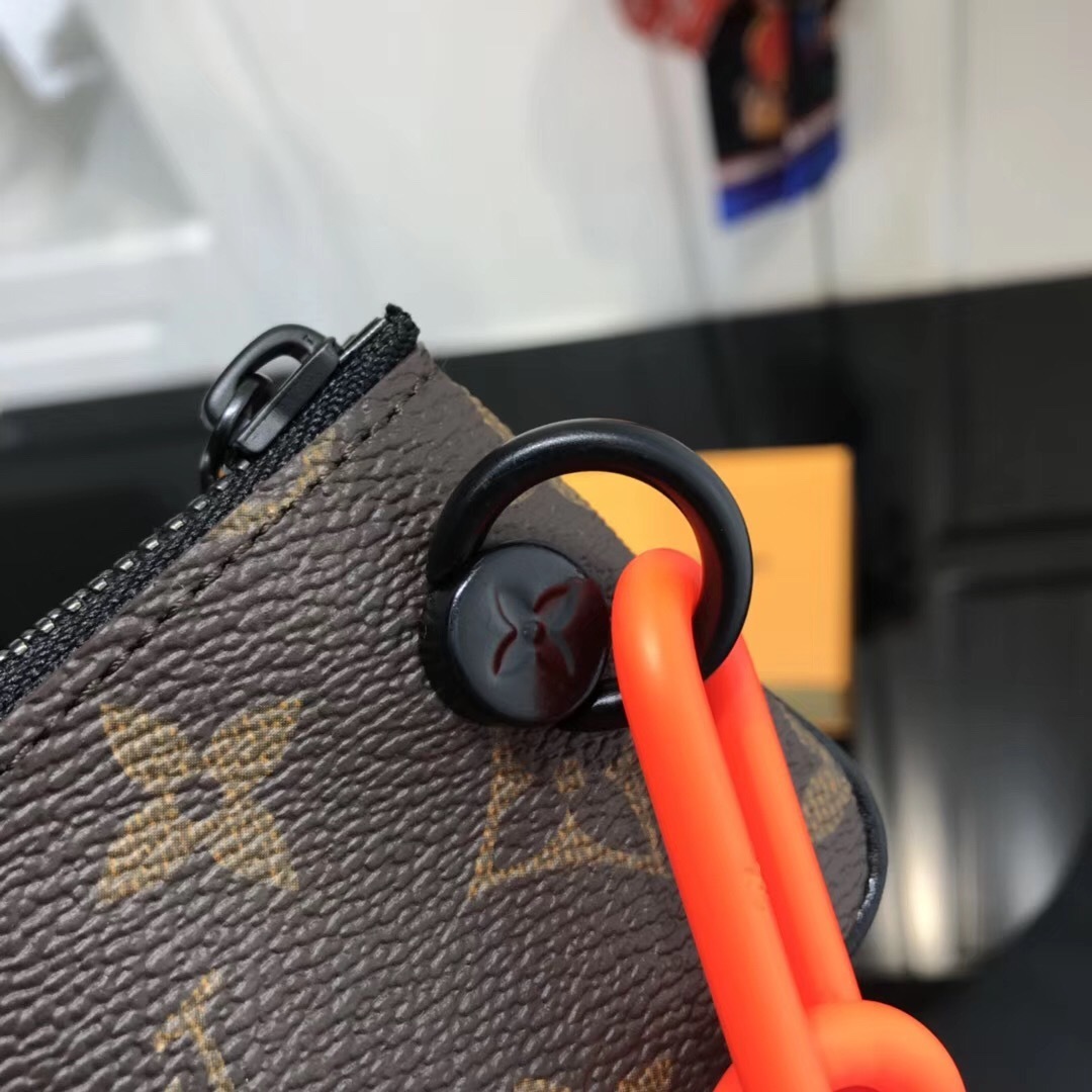 LV KEY POUCH M44487