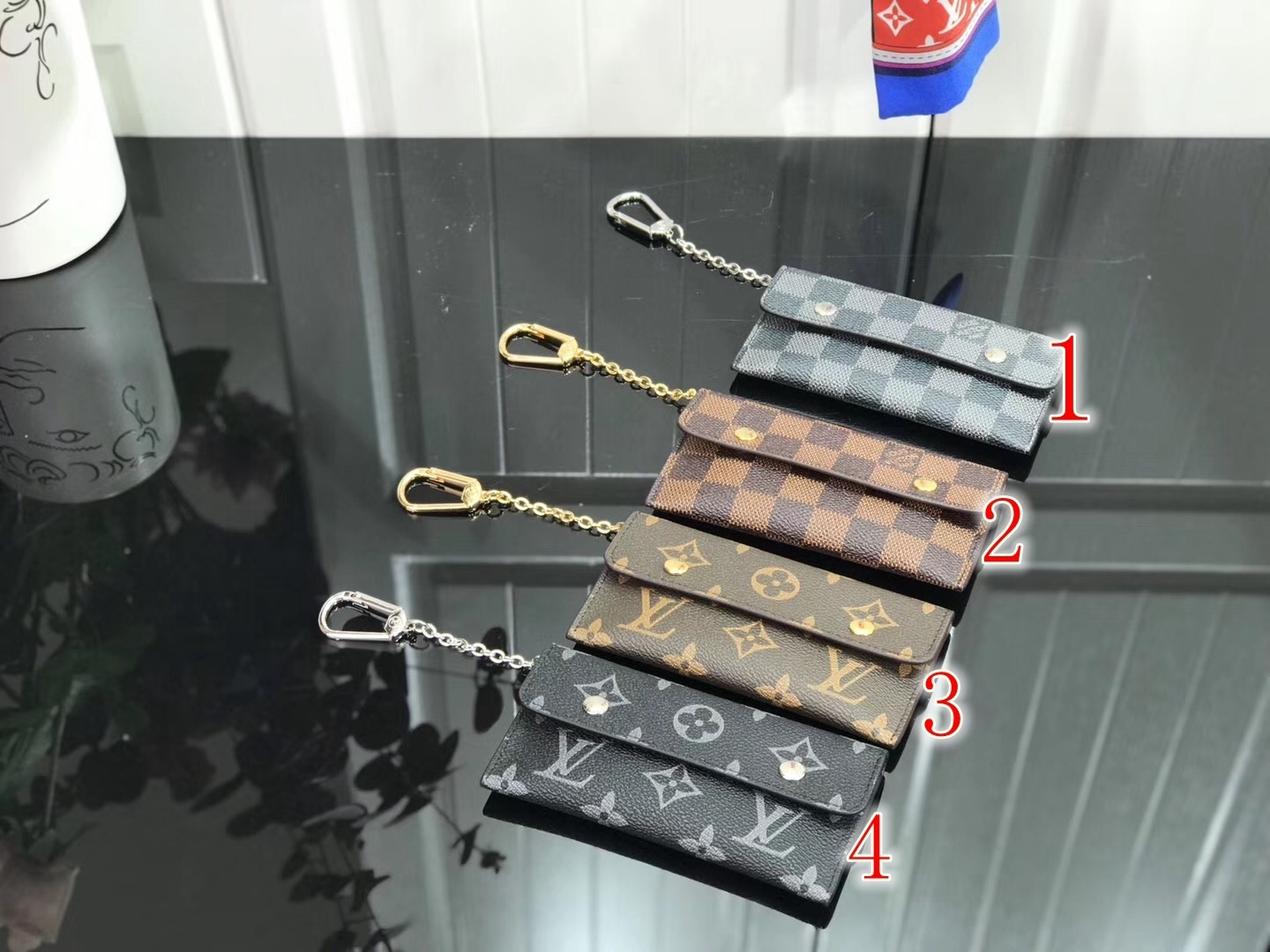 LV KEY POUCH M60029