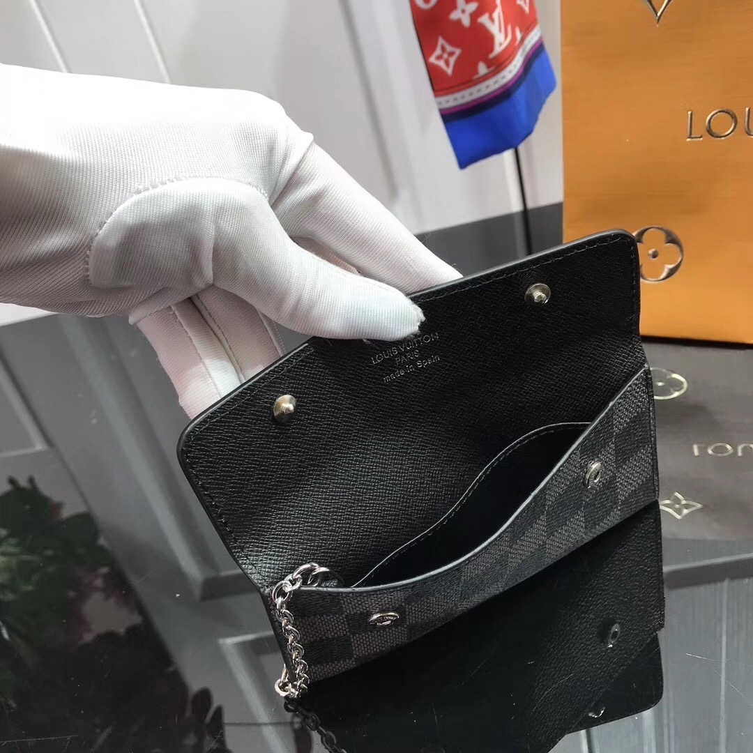 LV KEY POUCH M60029