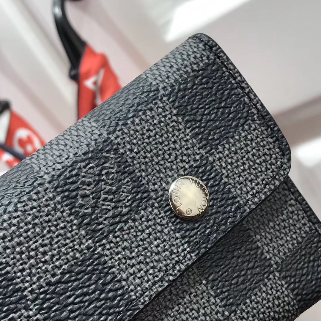 LV KEY POUCH M60029