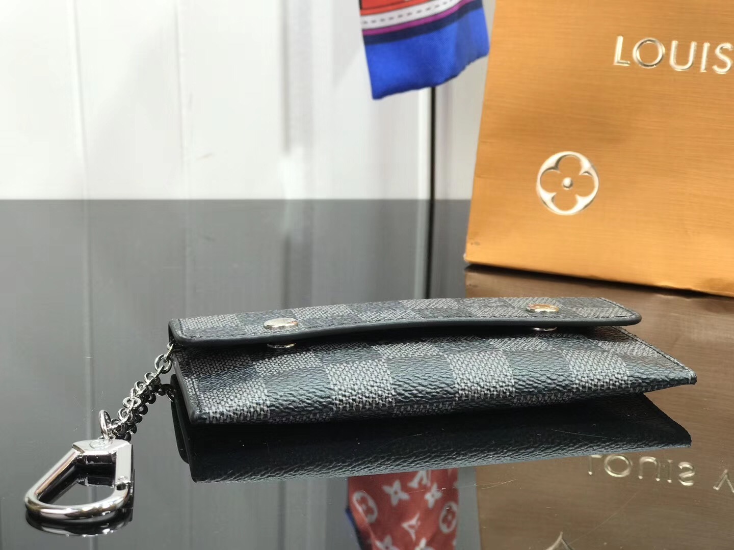 LV KEY POUCH M60029