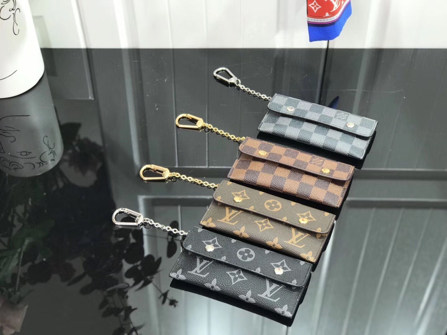 LV KEY POUCH M60029
