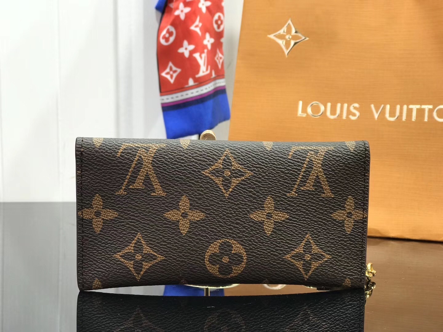 LV KEY POUCH M60029
