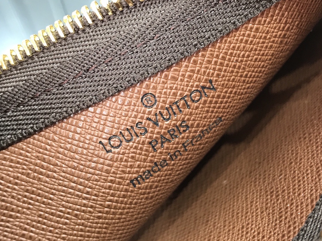 LV KEY POUCH M62650AX