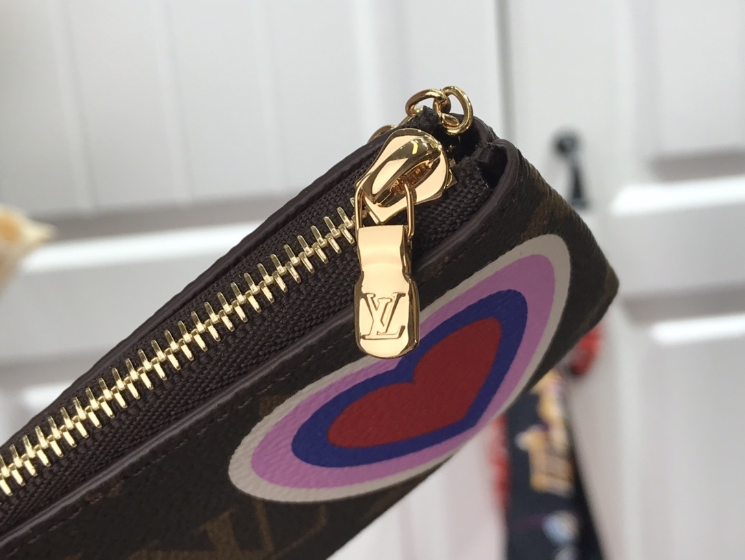 LV KEY POUCH M62650AX