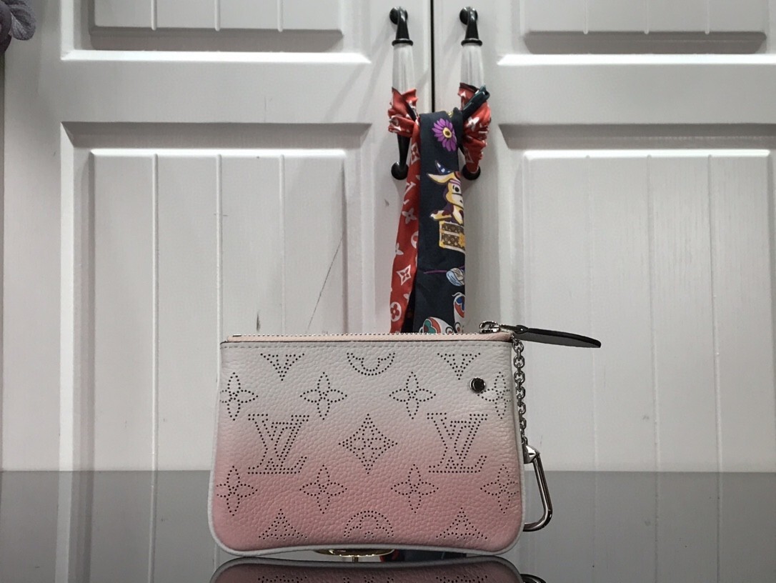 LV KEY POUCH M69508
