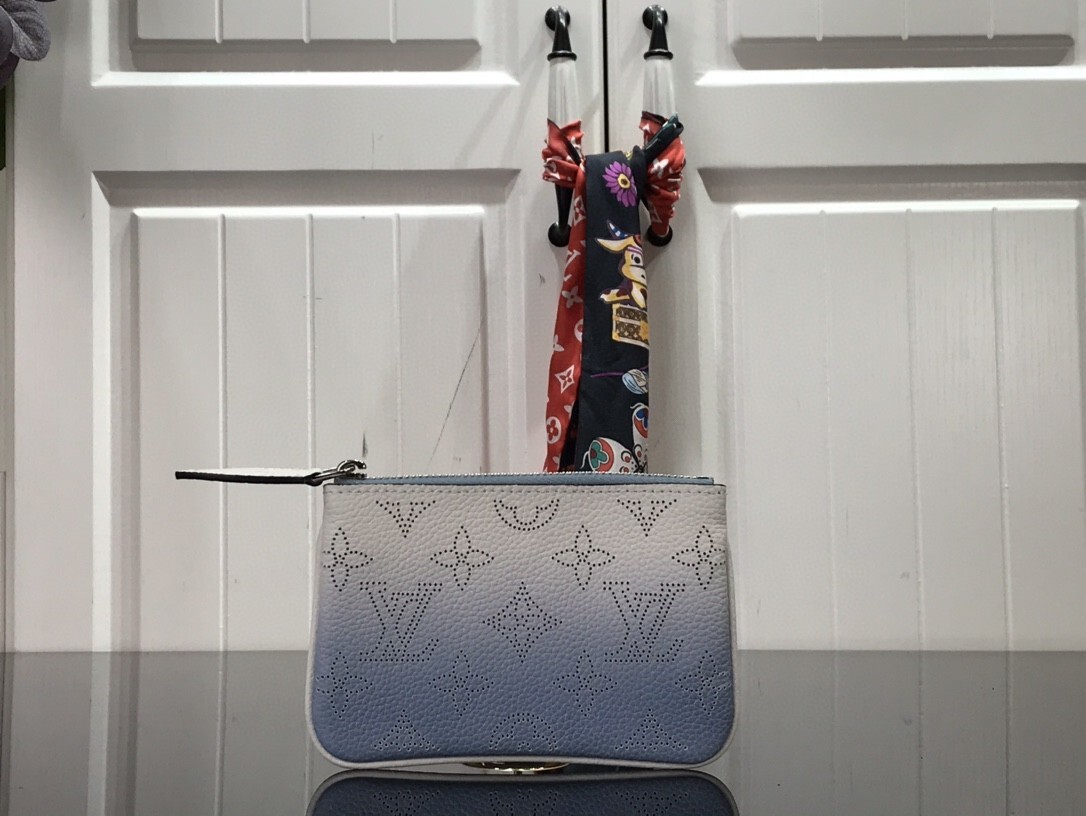 LV KEY POUCH M69508