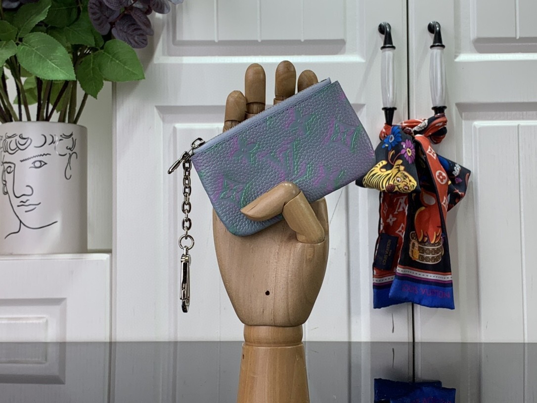 LV KEY POUCH M81297 