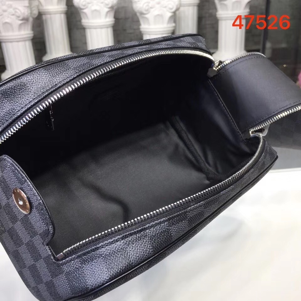 LV KING SIZE TOILETRY BAG M47528