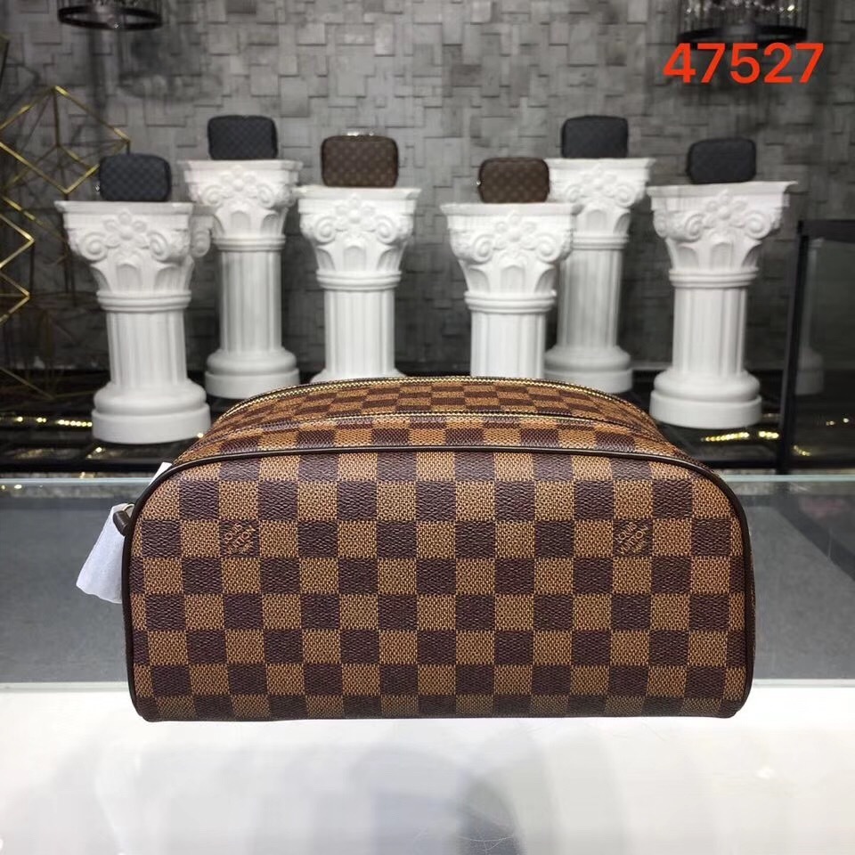 LV KING SIZE TOILETRY BAG M47528