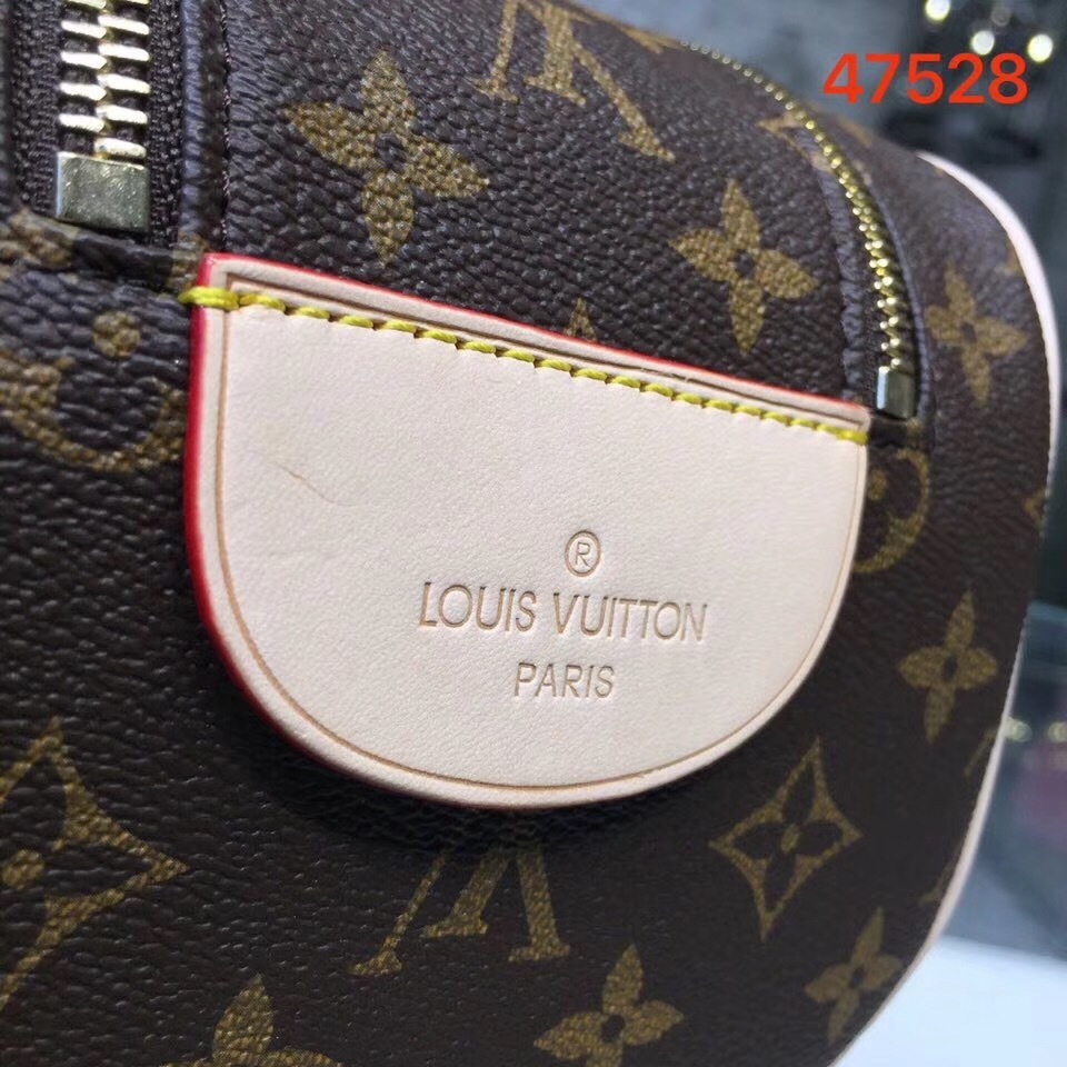LV KING SIZE TOILETRY BAG M47528