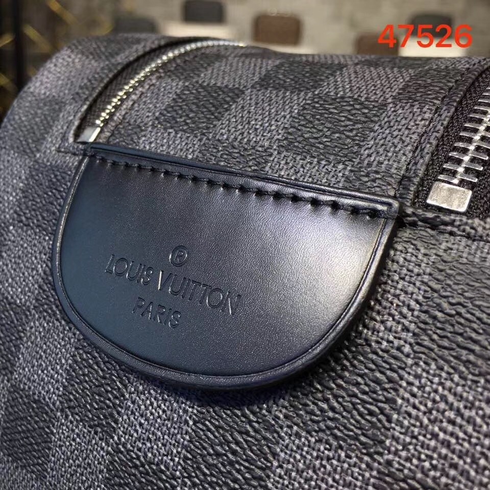 LV KING SIZE TOILETRY BAG M47528