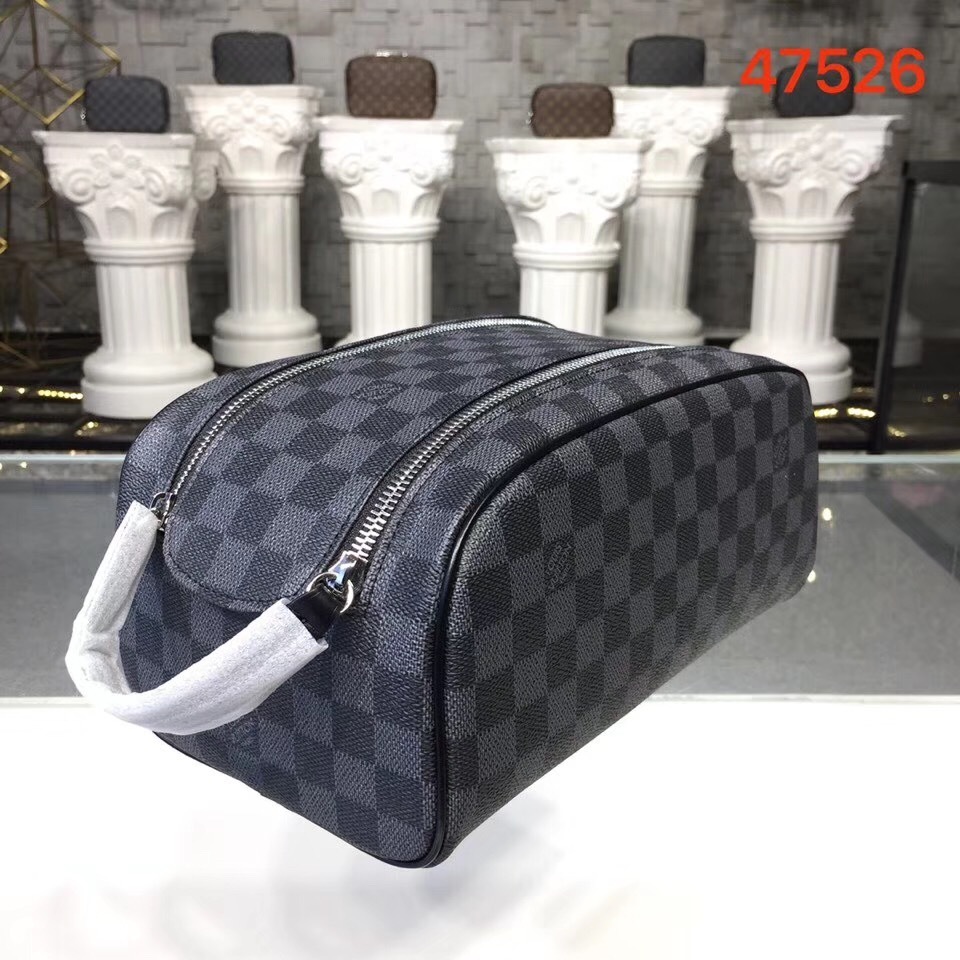 LV KING SIZE TOILETRY BAG M47528