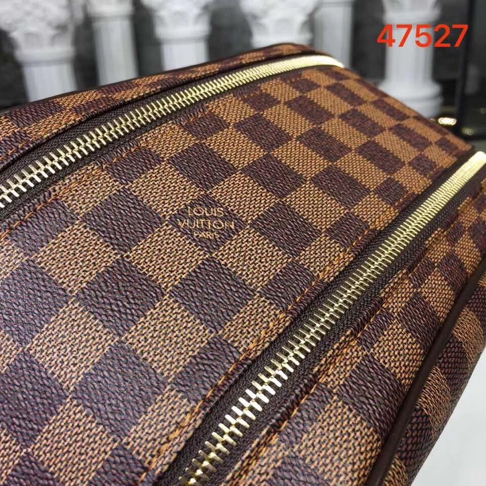 LV KING SIZE TOILETRY BAG M47528