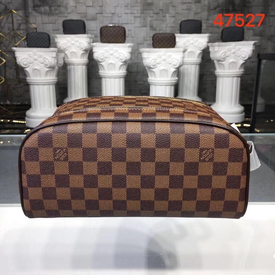 LV KING SIZE TOILETRY BAG M47528