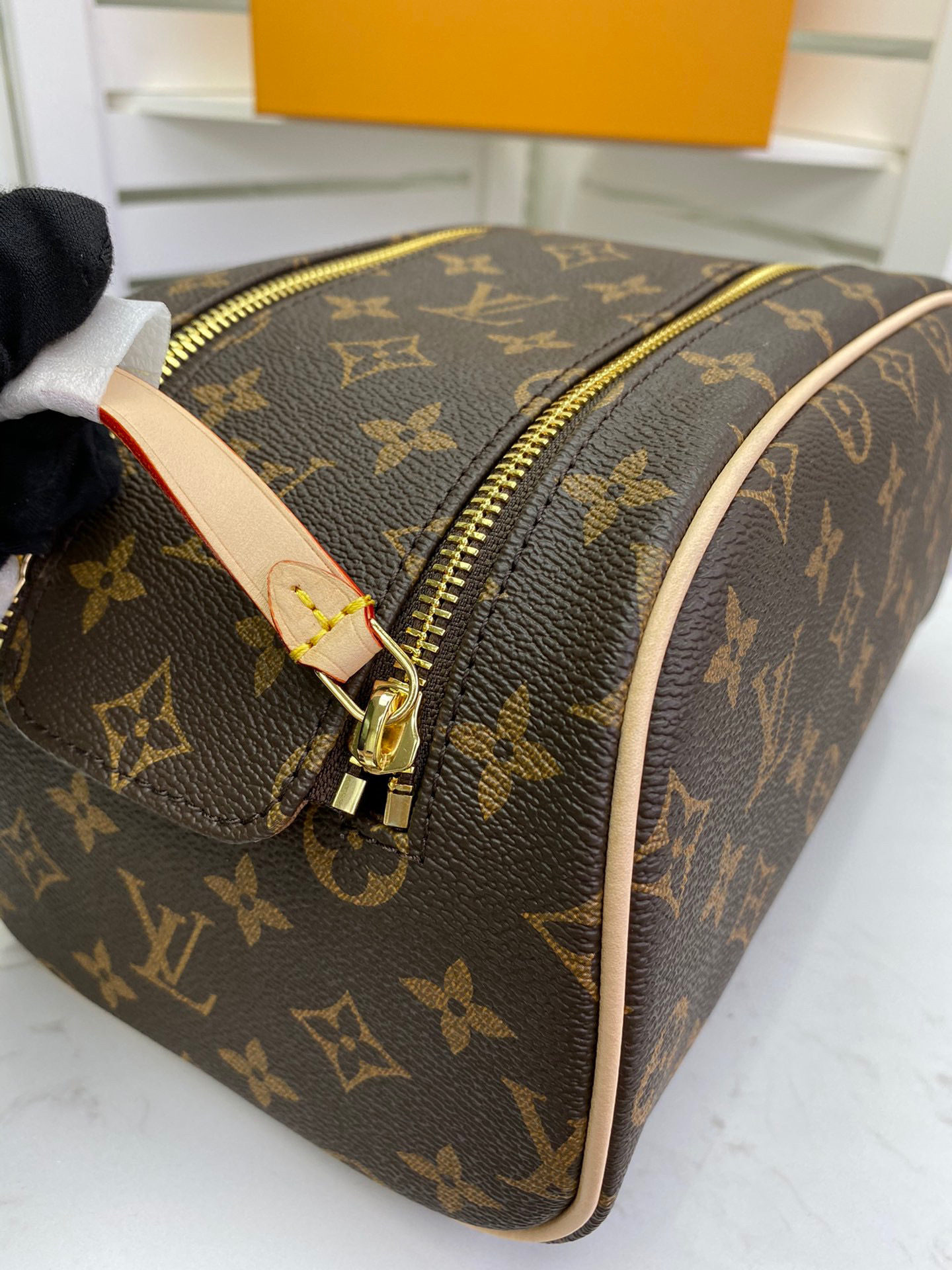 LV KING SIZE TOILETRY BAG M47528A 