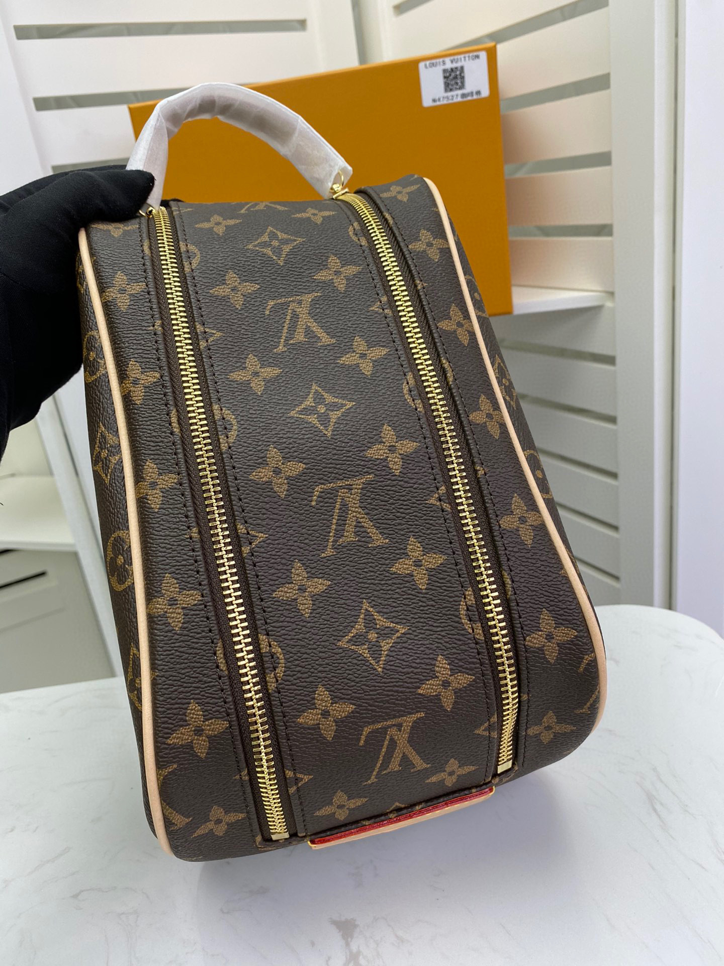 LV KING SIZE TOILETRY BAG M47528A 