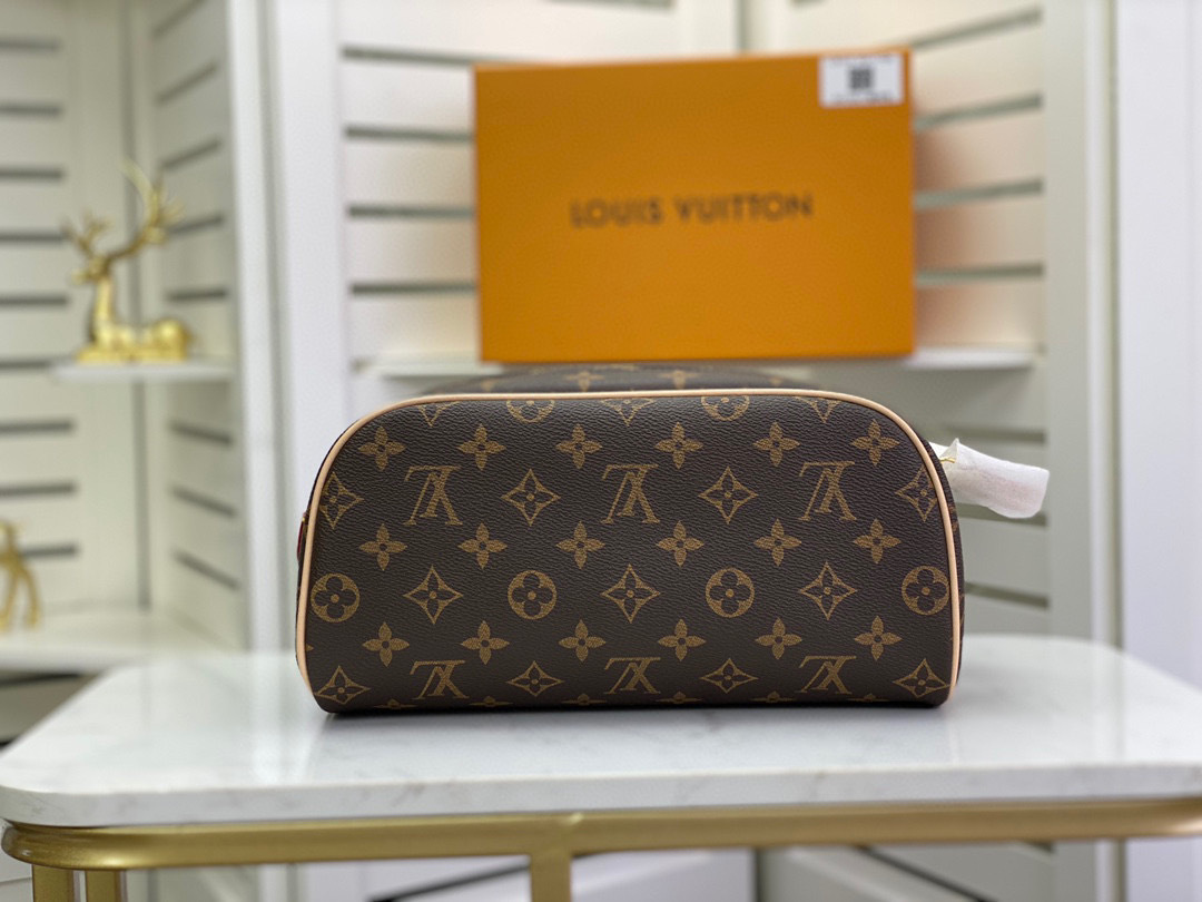 LV KING SIZE TOILETRY BAG M47528A 