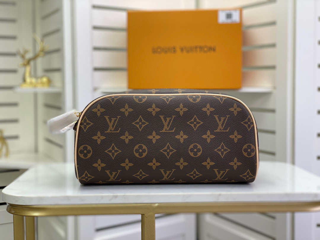 LV KING SIZE TOILETRY BAG M47528A 