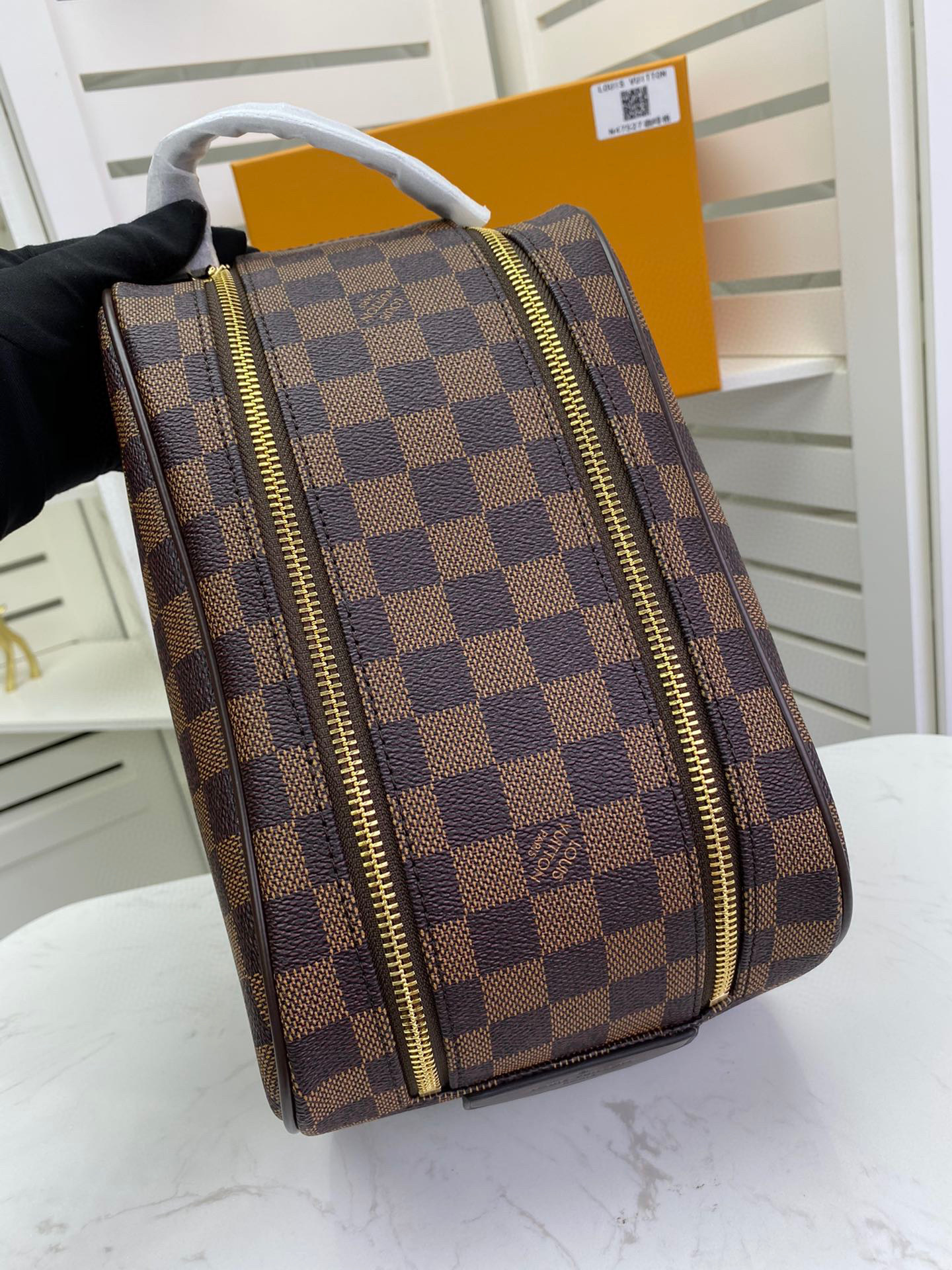 LV KING SIZE TOILETRY BAG M47528A 