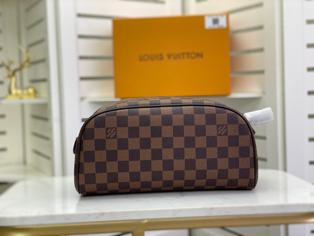 LV KING SIZE TOILETRY BAG M47528A 