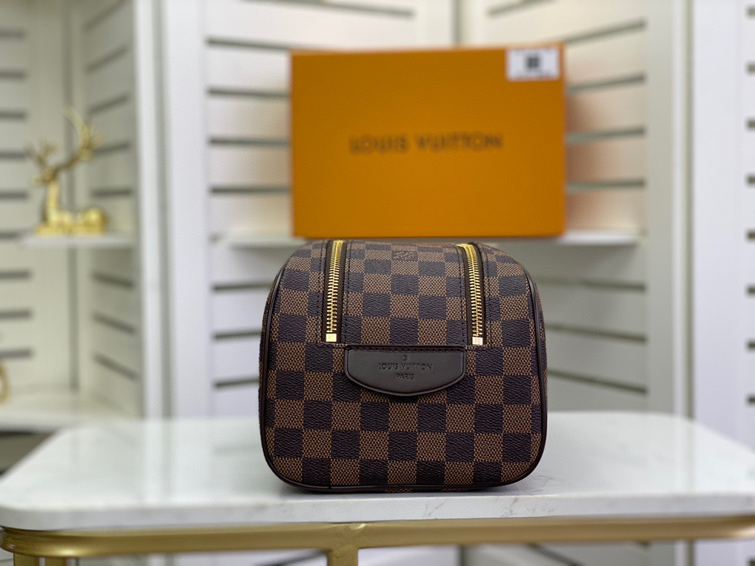 LV KING SIZE TOILETRY BAG M47528A 