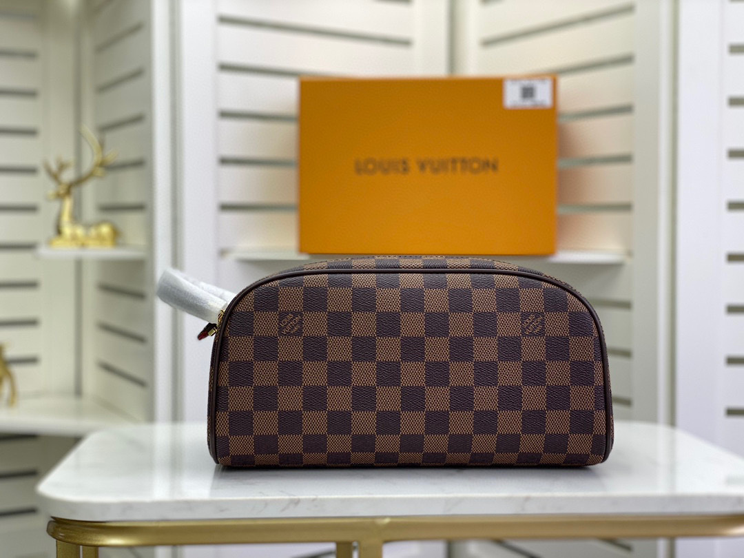 LV KING SIZE TOILETRY BAG M47528A 