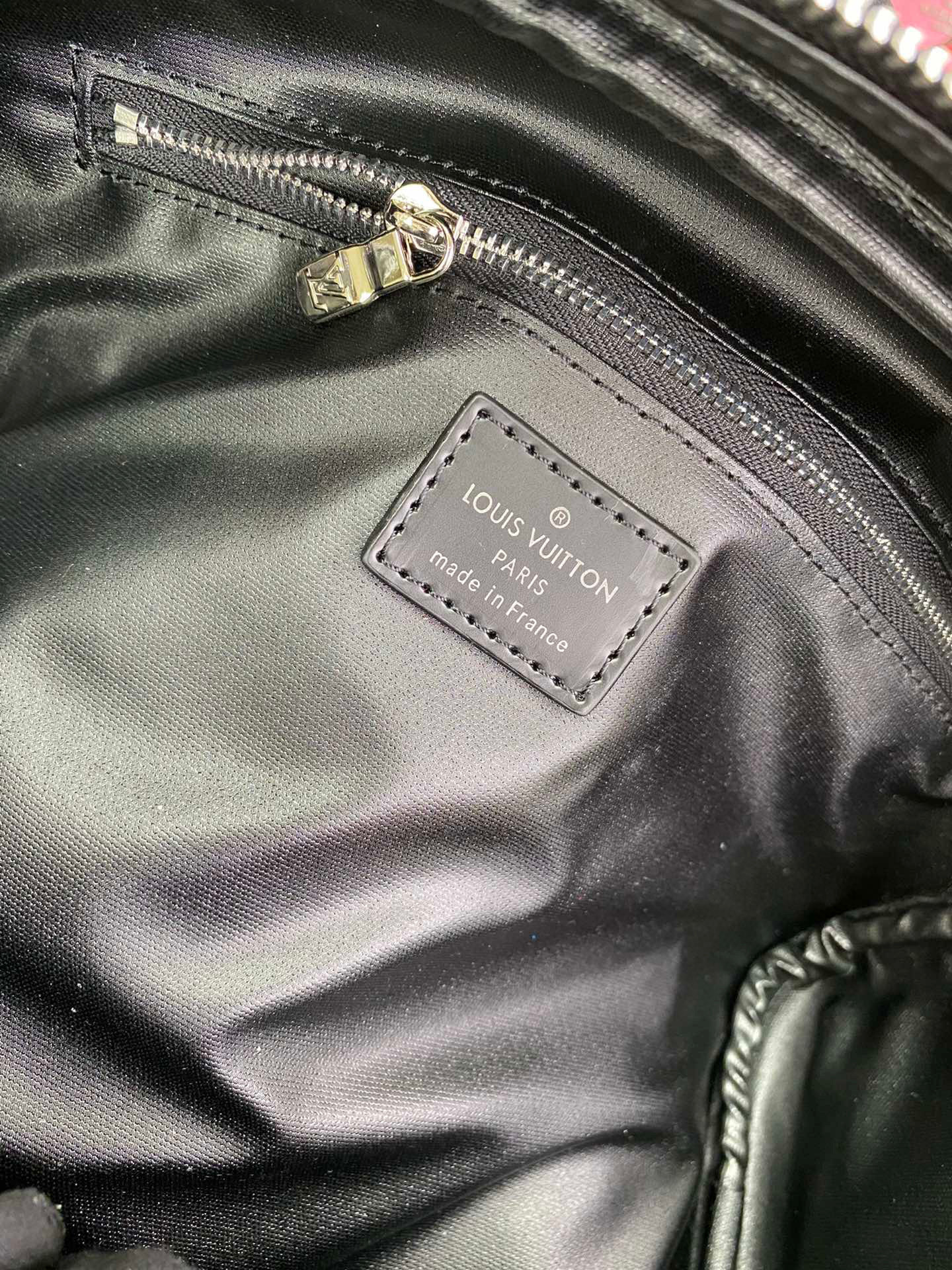 LV KING SIZE TOILETRY BAG M47528A