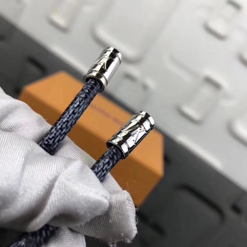 LV LEATHER ROPE KEY HOLDER M67224