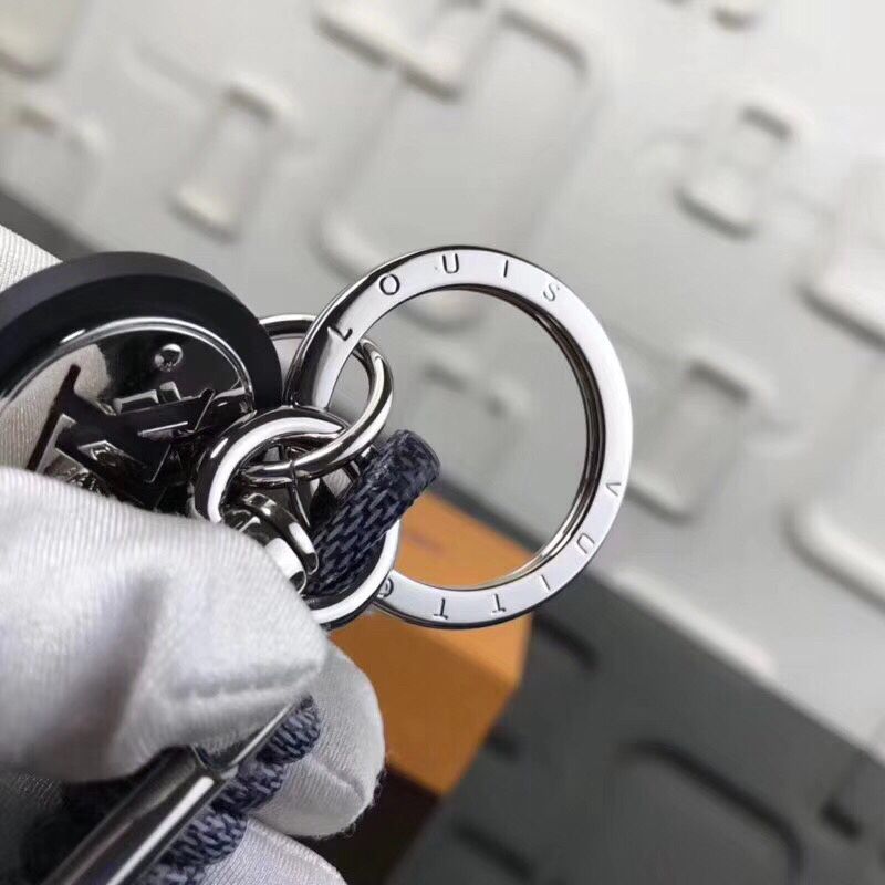 LV LEATHER ROPE KEY HOLDER M67224