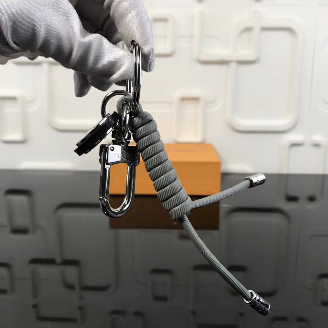 LV LEATHER ROPE KEY HOLDER M67224