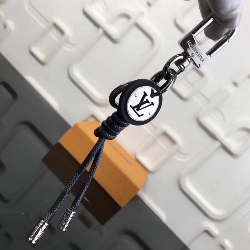 LV LEATHER ROPE KEY HOLDER M67224