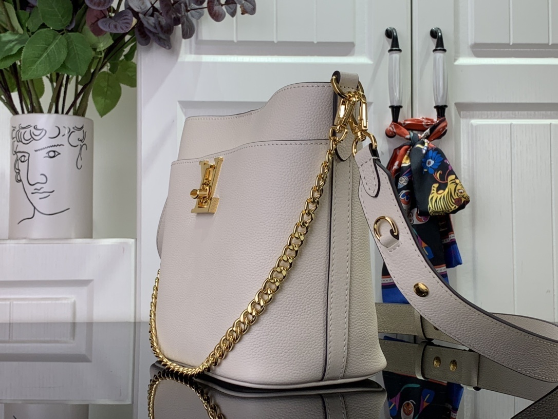 LV Lock and Walk M24006 