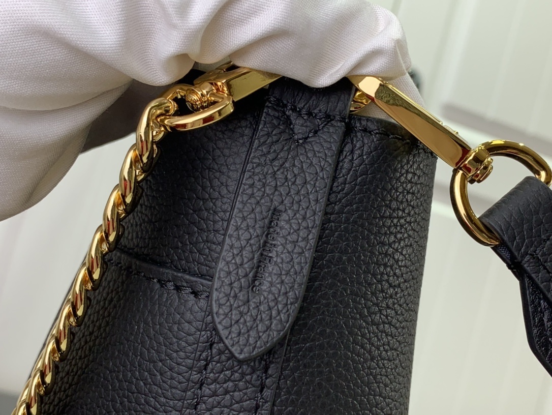 LV Lock and Walk M24006 