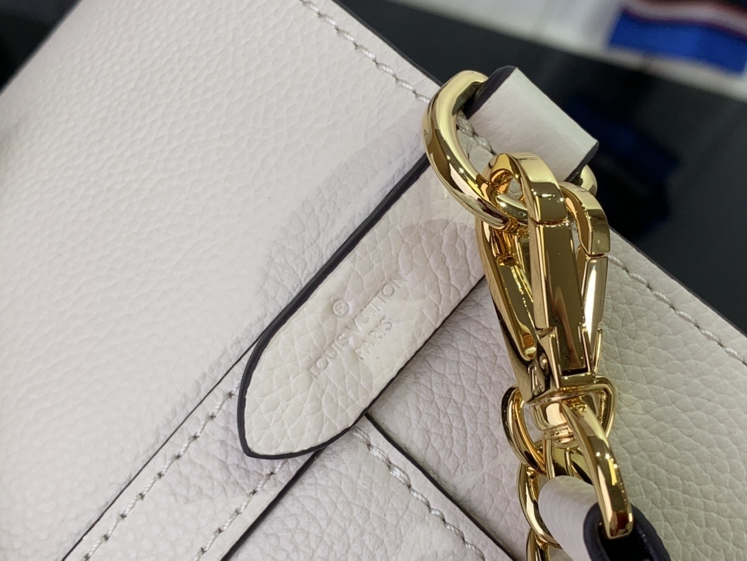 LV Lock and Walk M24006 