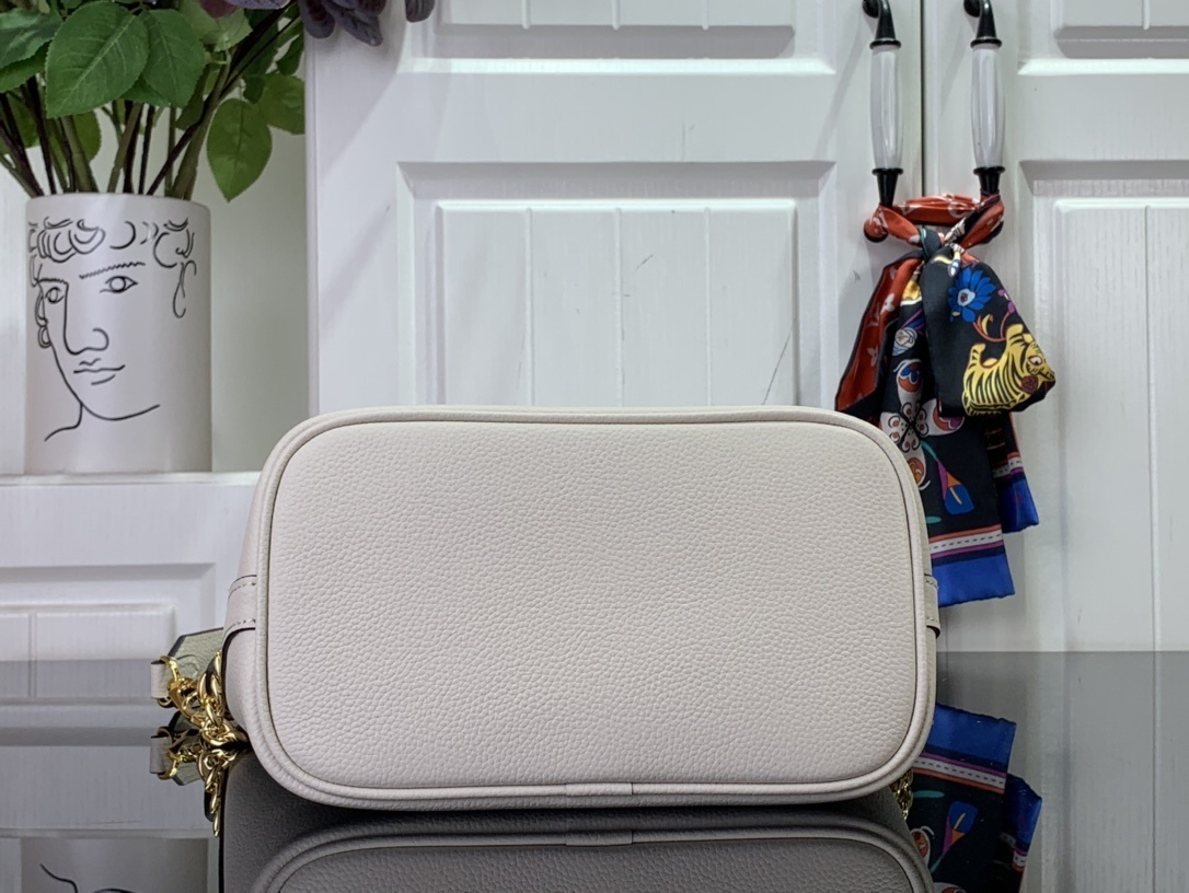 LV Lock and Walk M24006 