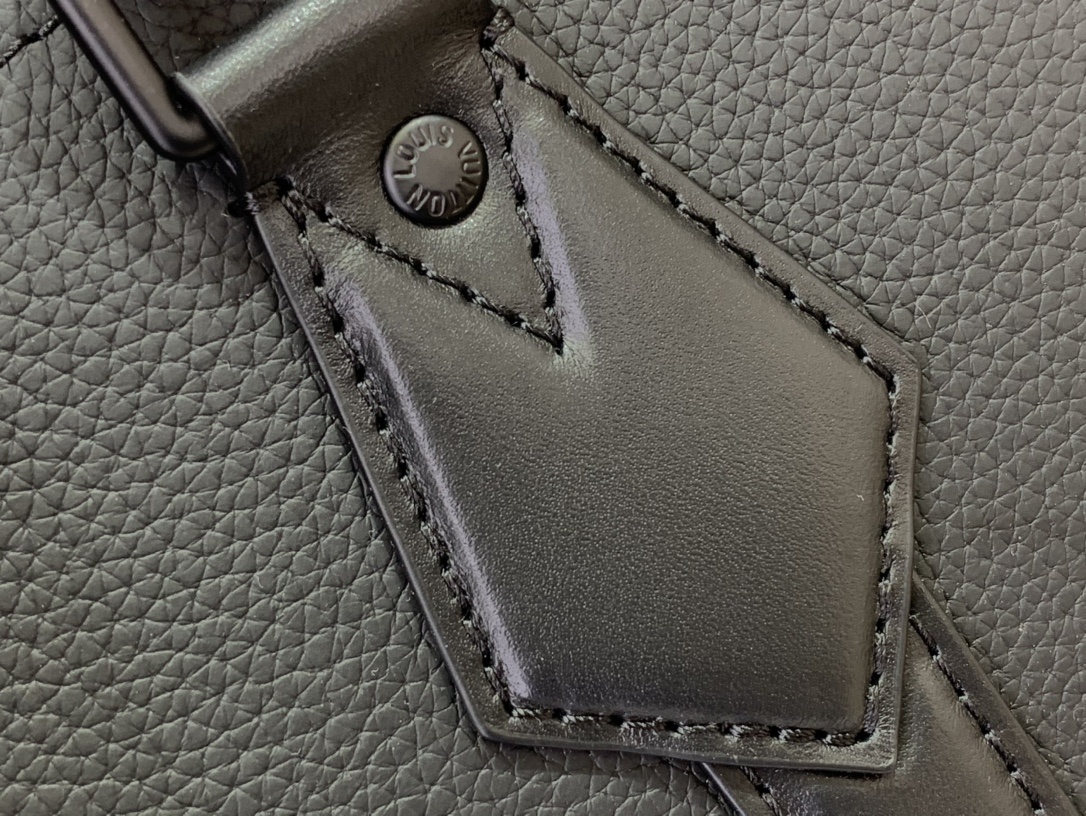 LV Lock It Tote Aer M59158