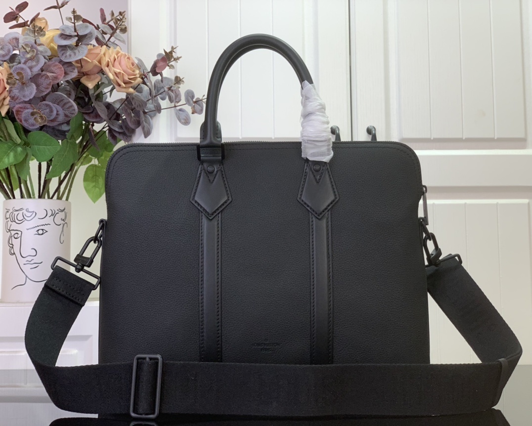 LV Lock It Tote Aer M59158