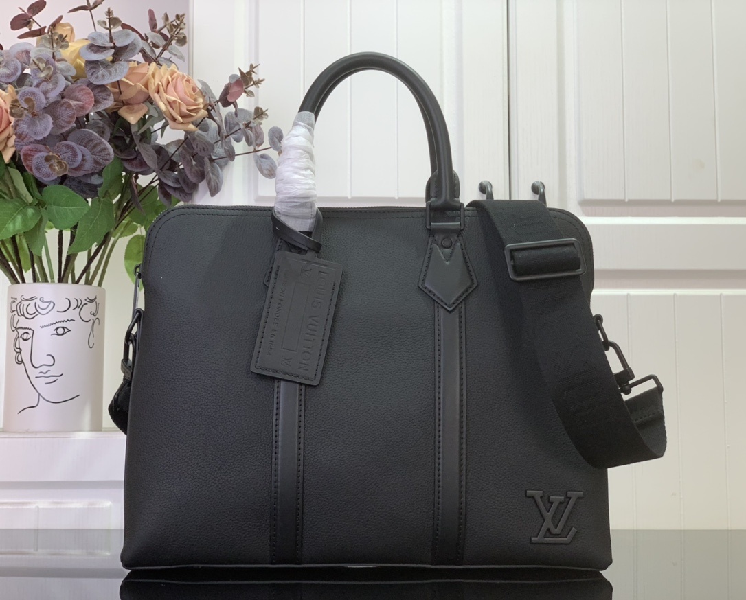 LV Lock It Tote Aer M59158