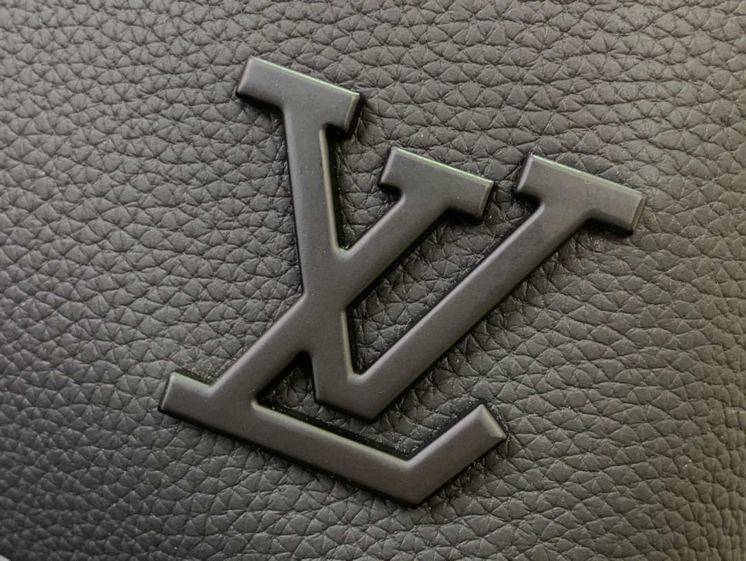 LV Lock It Tote Aer M59158