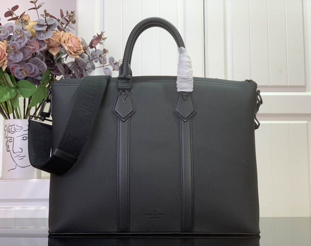 LV Lock It Tote Aer M59158