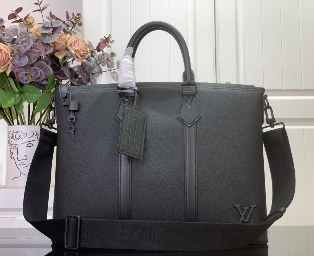 LV Lock It Tote Aer M59158