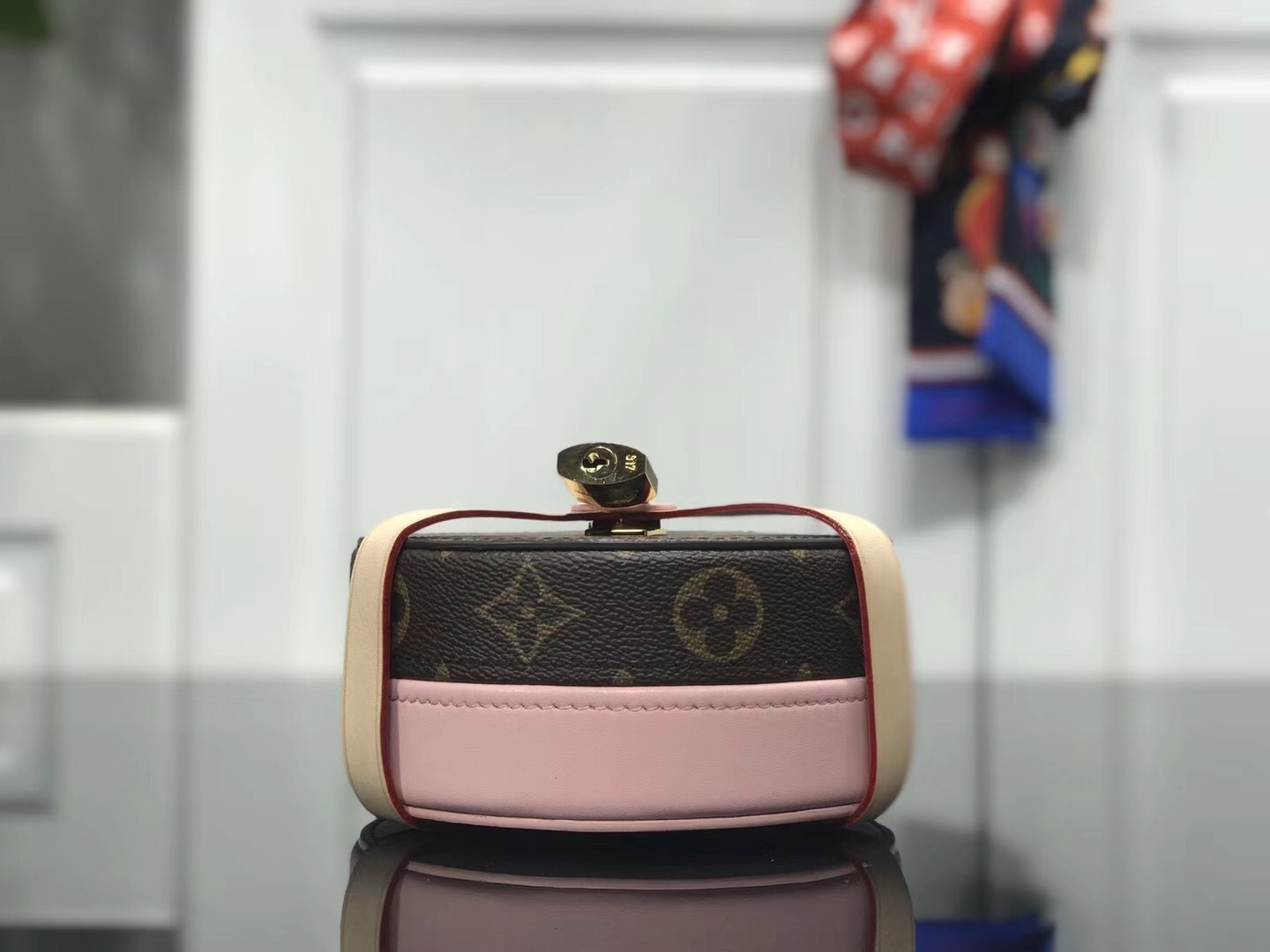 LV LOCK ME BOX GM GI0352