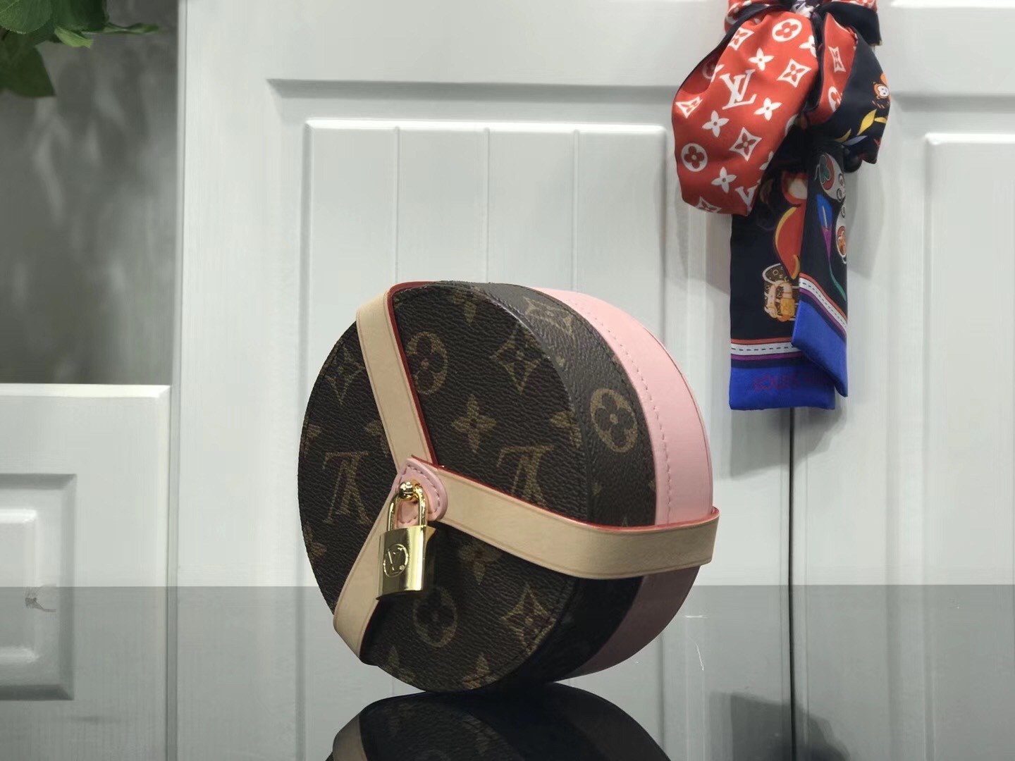 LV LOCK ME BOX GM GI0352